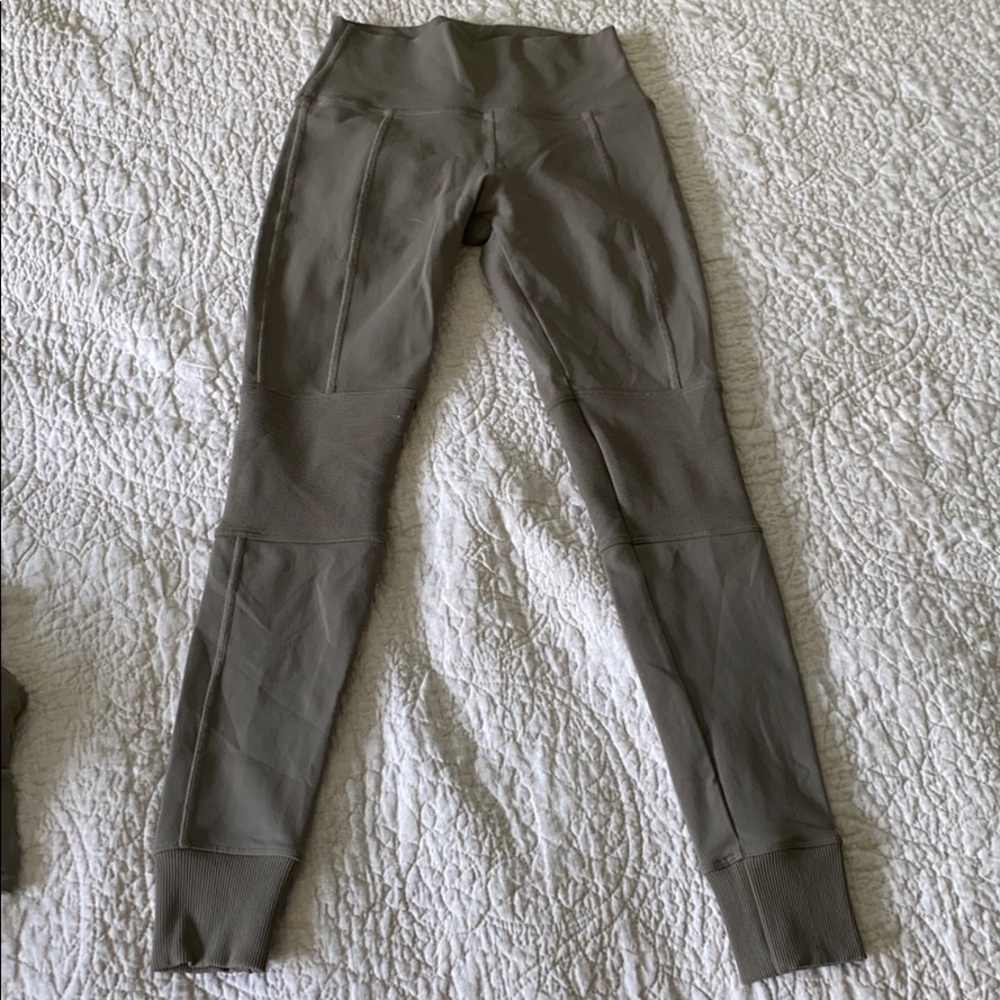 Alo Yoga High-Waist Avenue Legging Olive Branch